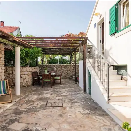 Prázdninový dům House Lile